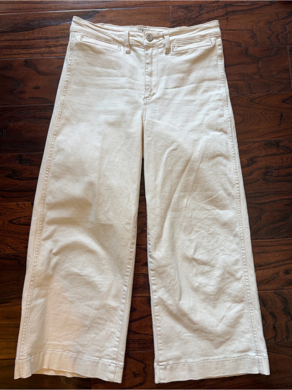 Off-white stretchy cropped pants/jeans!